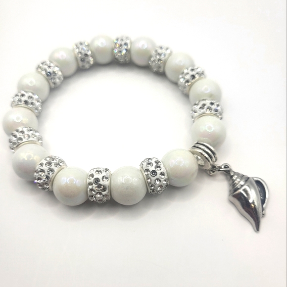White Shell Bracelet - Picture 2 of 3